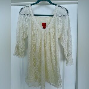 V Cristina Creamy Lace Top